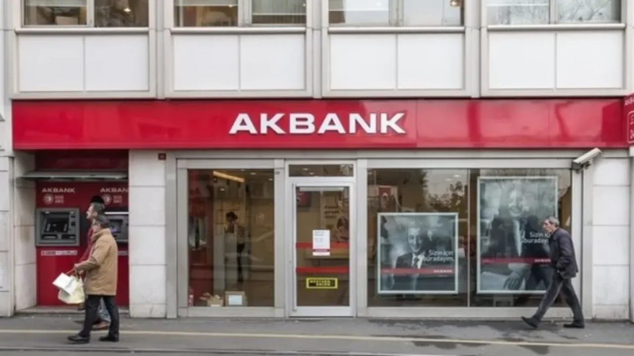 Ehliyeti olanlar dikkat: Akbank ATM ve banka şubeleri için personel arıyor